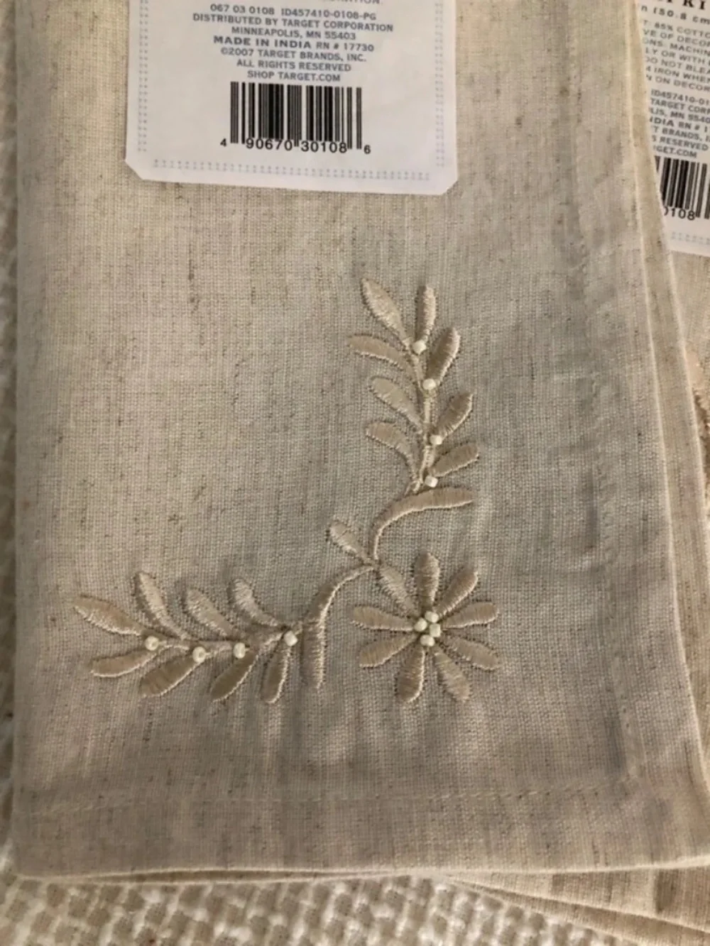 Simply Shabby Chic Rachel Ashwell cloth napkins linen cotton with embroidery